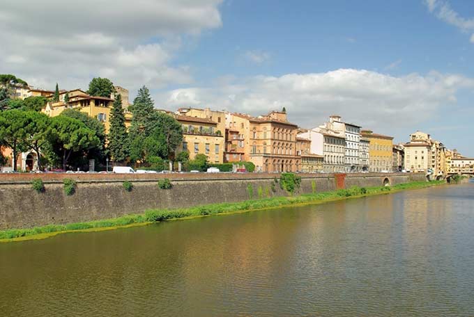 Fluss Arno in Florenz